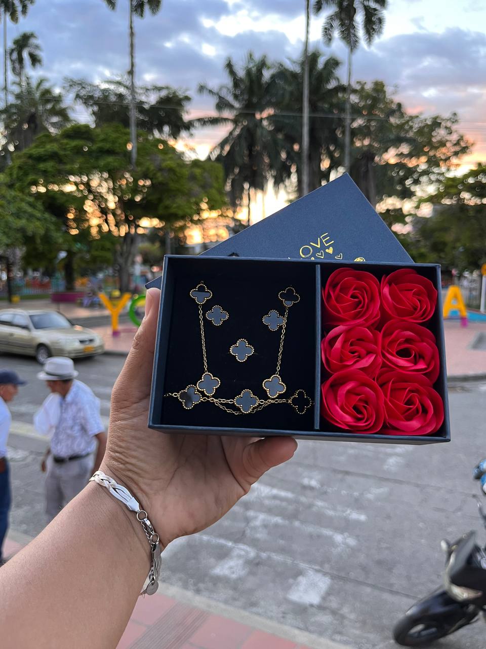 Set Van Cleef + Caja Rosas